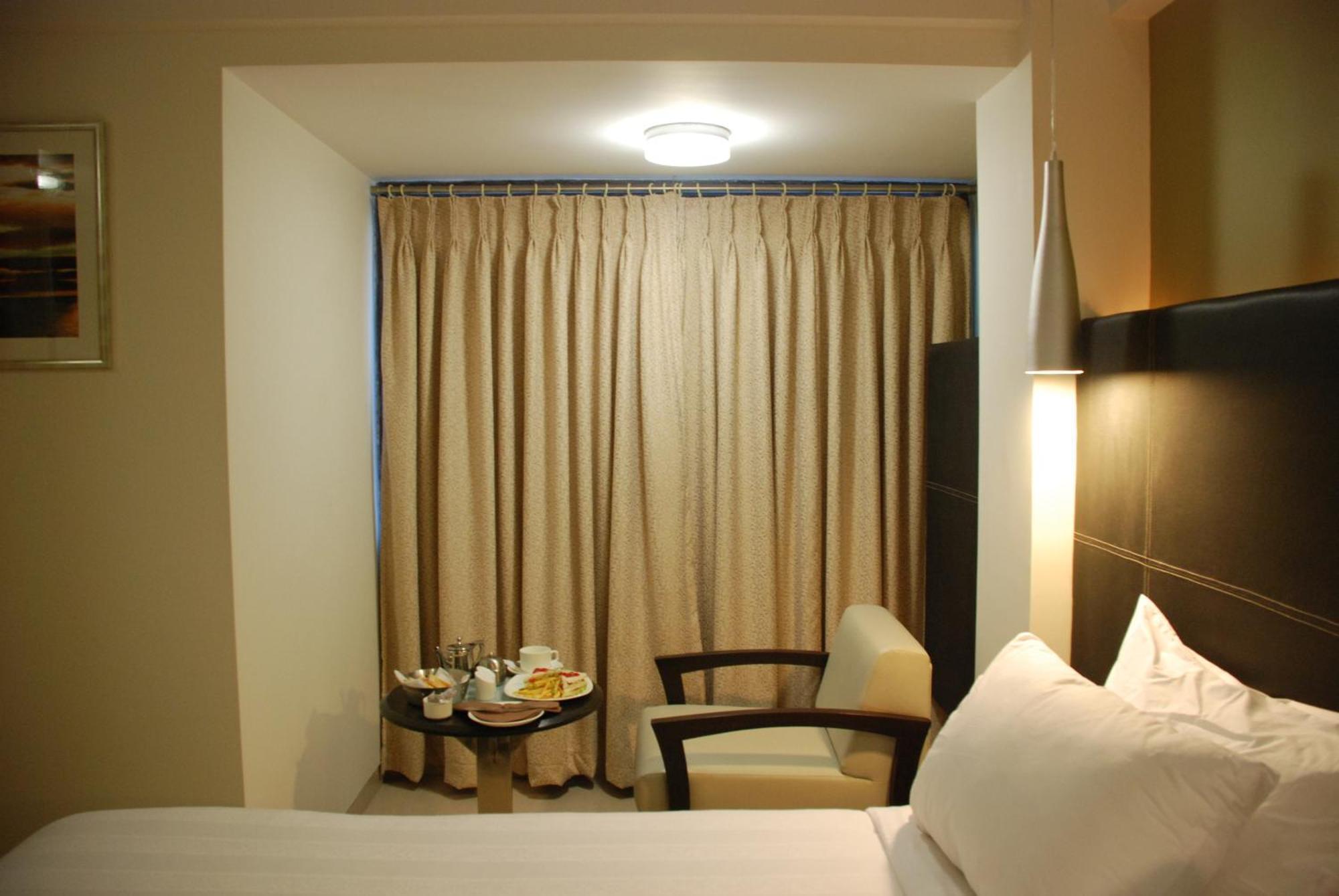 होटल The Oriental Residency 3*