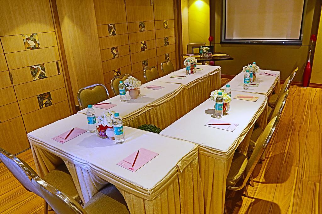 होटल The Oriental Residency 3*