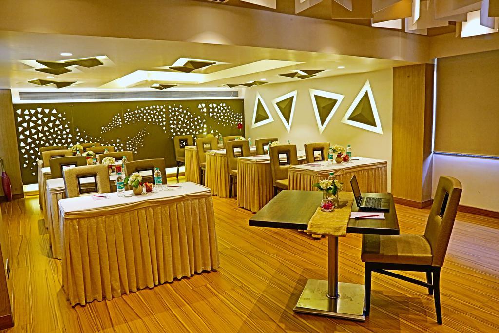 होटल The Oriental Residency 3*