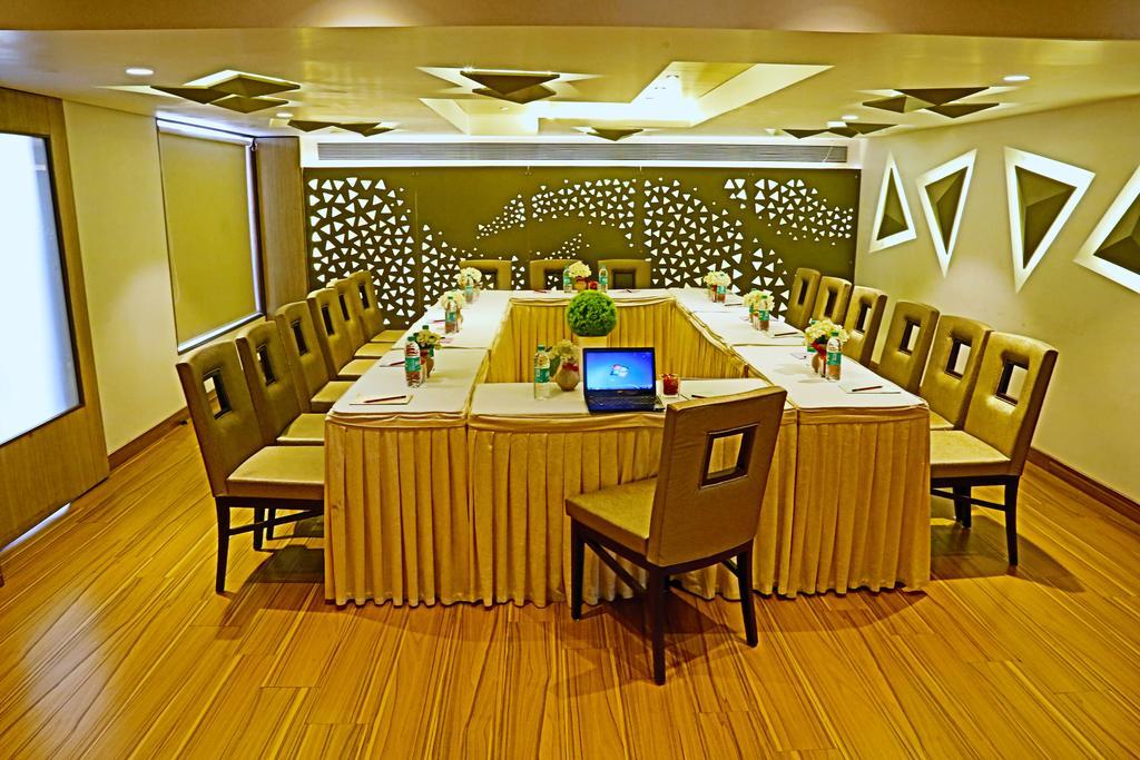 होटल The Oriental Residency